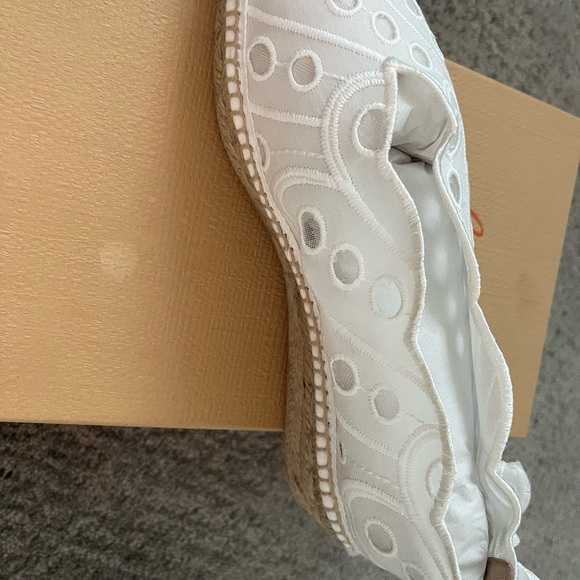 NEW w/BOX White Lace Espadrille Flats - Picture 3 of 5
